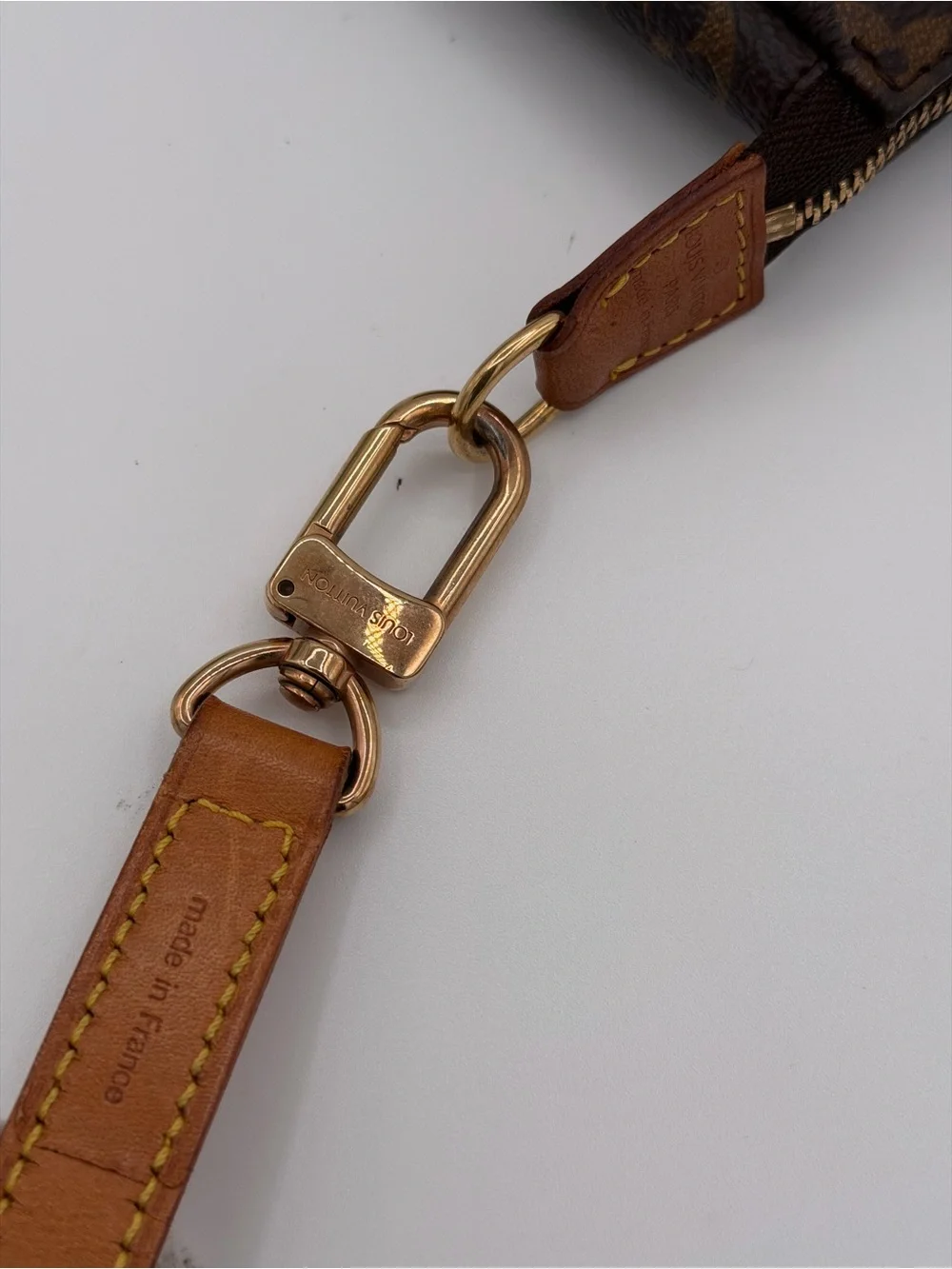 Louis Vuitton Monogram pochette GM with Louis Vuitton strap 😍